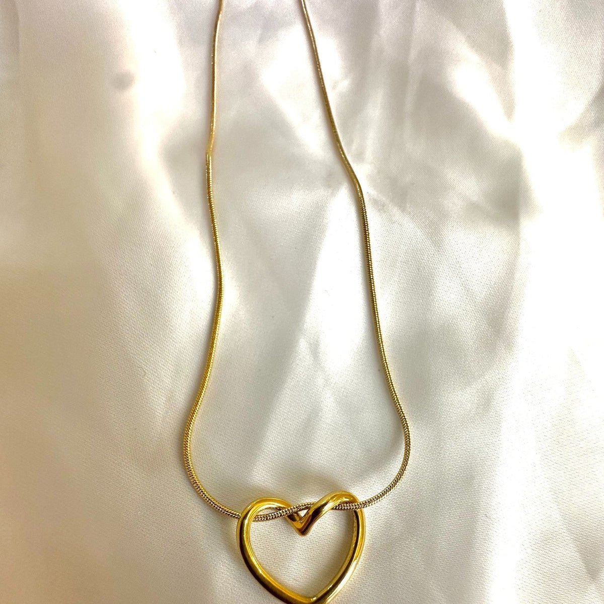 Elegant Heart Necklace Pendant – Timeless Romantic Jewelry for Women & Girls ❤️✨